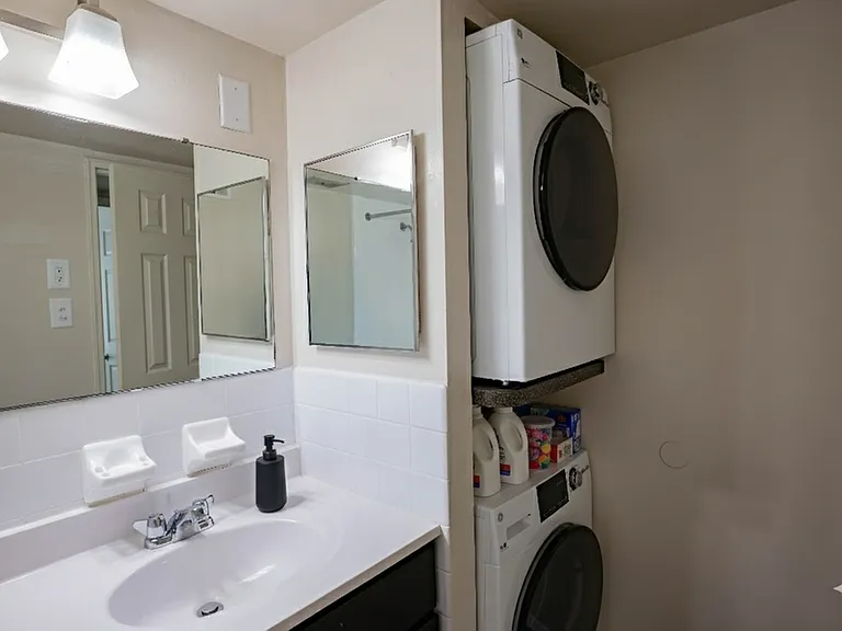 Woodmere 2 Bed Laundry Woodmere 2 Bed Laundry