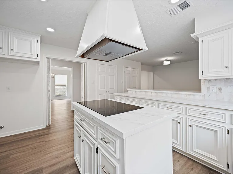 14143 Hillvale Dr — Photo 17