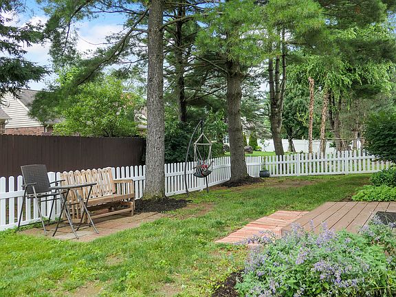 2nd image of 1067 Acadia Ct