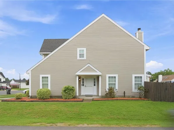 900 Pocahontas Ct, Smithfield, VA 23430