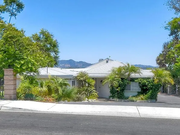 933 Maryland Dr, Vista, CA 92083