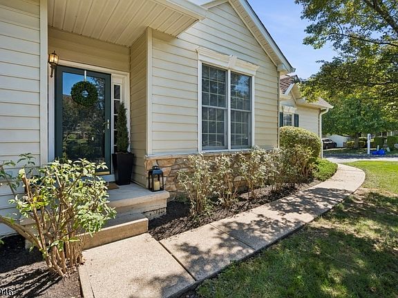 4th image of 66 Patriot Hill Dr