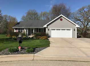 111 Hillcrest Ct, Columbus, WI 53925