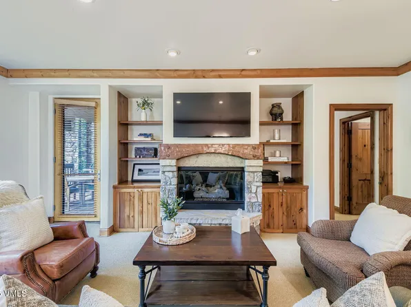 51 Offerson Rd APT 202, Avon, CO 81620