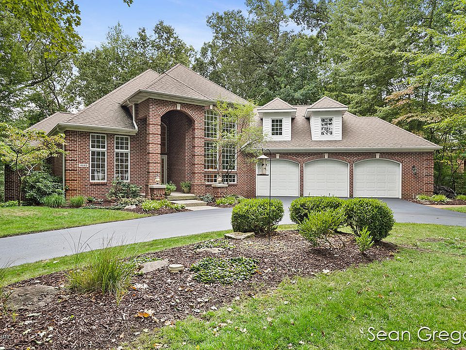 1st image of 4649 Dunrobin Dr NE
