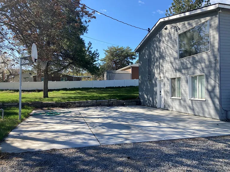 700 S 46th Ave — Photo 40