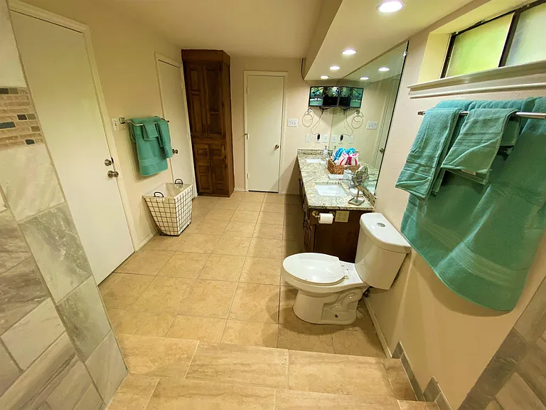 847 Middle Run Ct — Photo 55