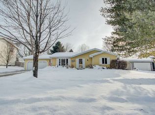 806 Elizabeth St, Waunakee, WI 53597