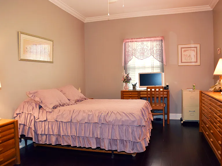 PRIMARY BEDROOM & CEILING MOLDINGS