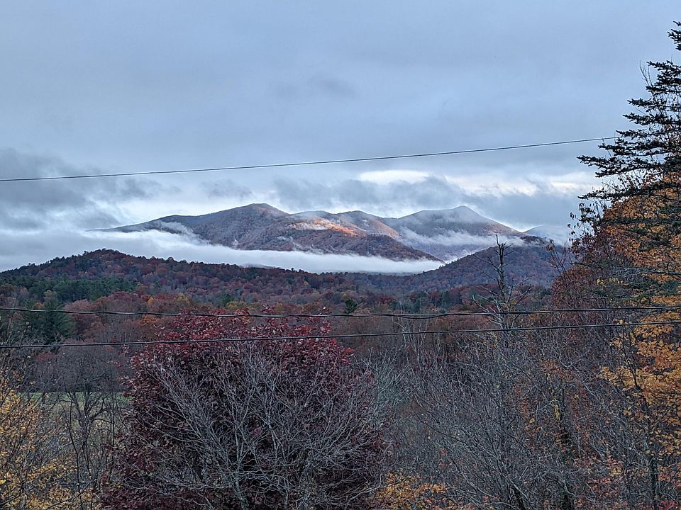 Dynamic mountain views