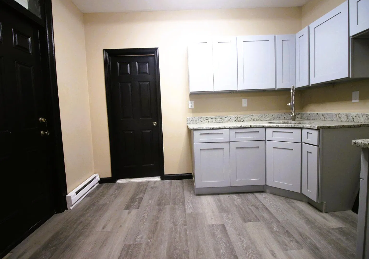 375 W Green St — Photo 4