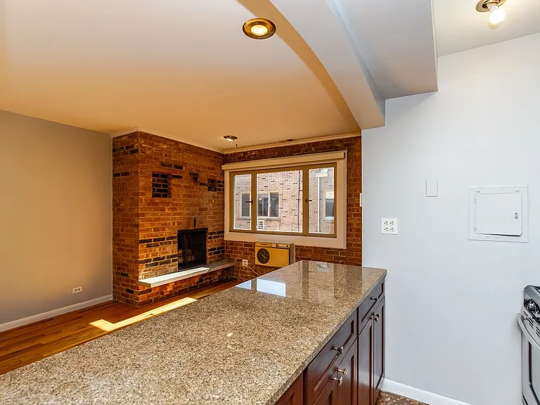 663 W Melrose Street — Photo 3