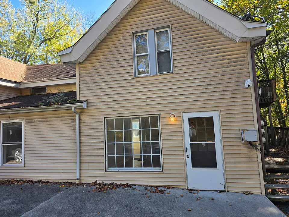 17 Clove Rd #3