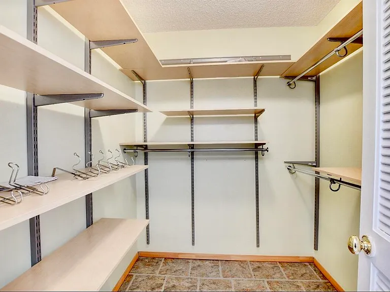 17768 Maplewood Dr — Photo 28