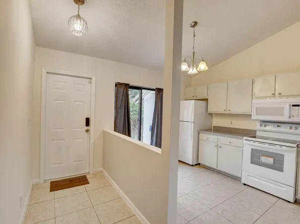 499 Hardwood Pl, Boca Raton, FL 33431