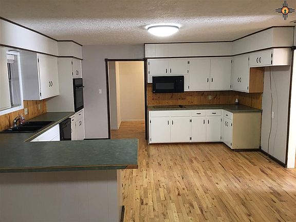 2nd image of 820 W 19th St
