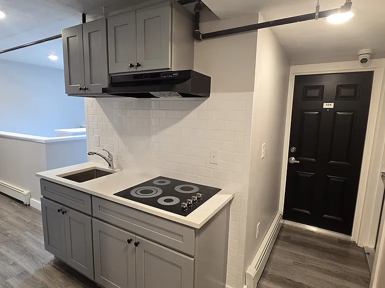160 Elm St #B — Photo 18