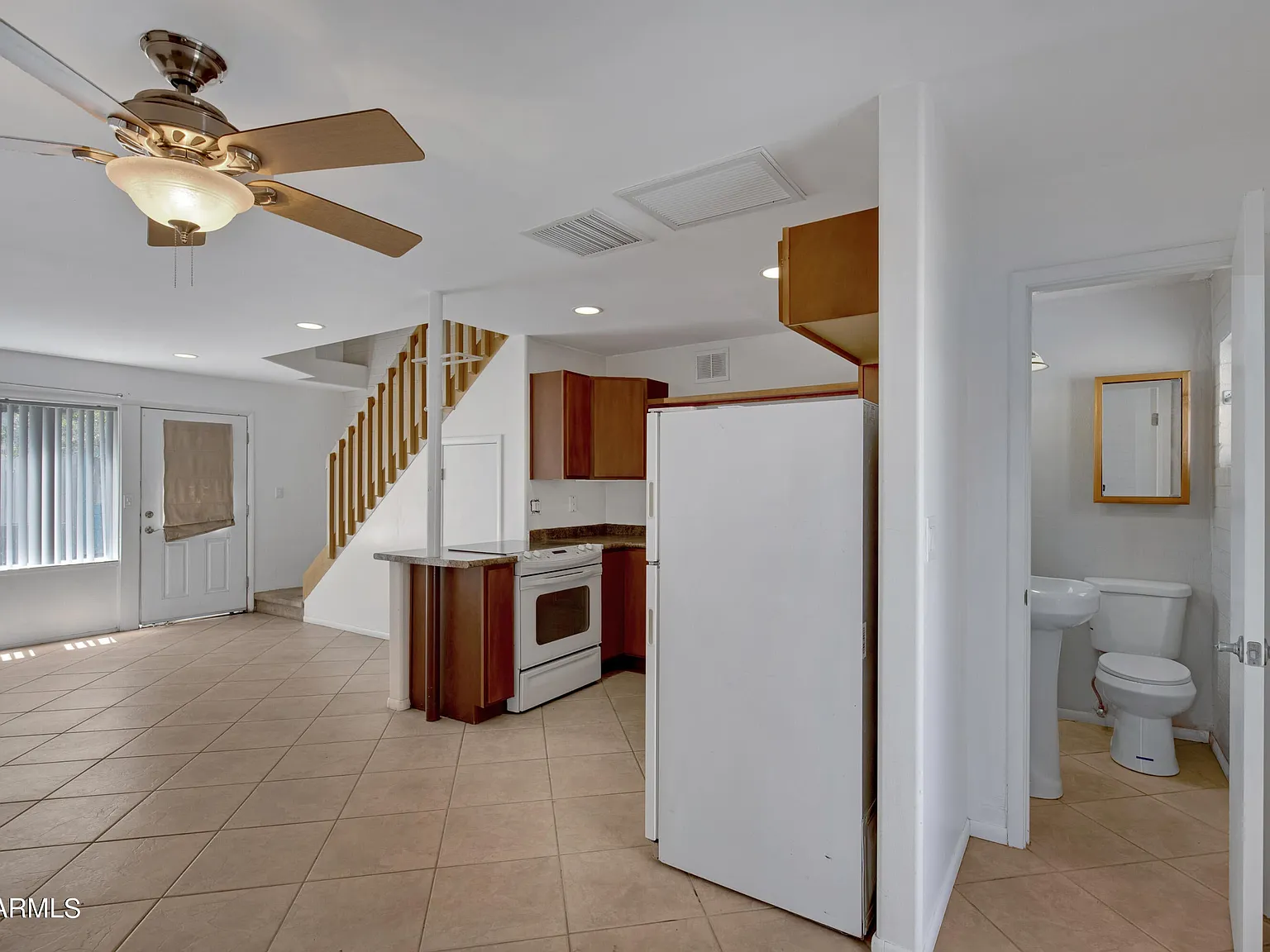 1 bed, 1.5 bath, 900 sqft, $1,395 — Photo 2