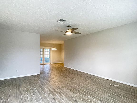 4th image of 913 SE Browning Ave