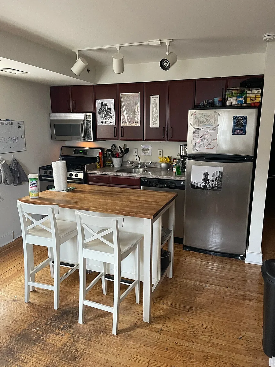 Building Photo - 1522 Pine St #2