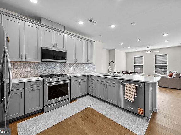 5th image of 1216 Parker Blvd