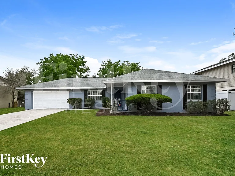 718 Kingswood Loop — Photo 1