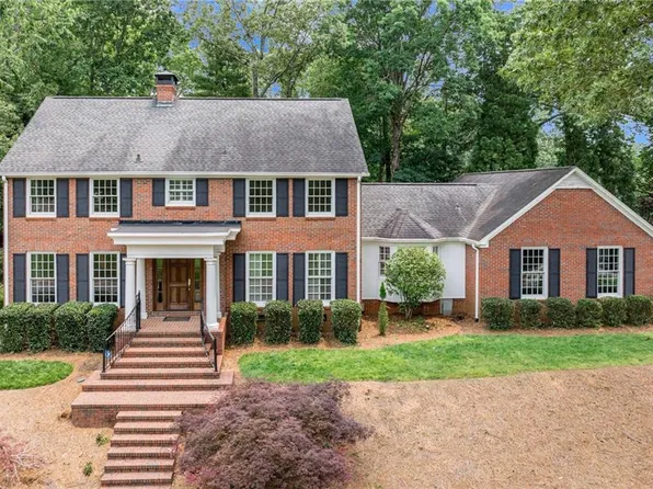 2626 Club Dr, Gainesville, GA 30506