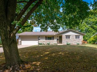 1104 Kendale Rd N, Columbus, OH 43220