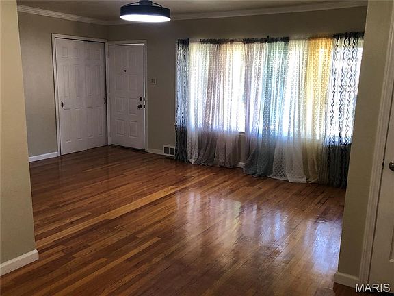 4th image of 4047 Louis St
