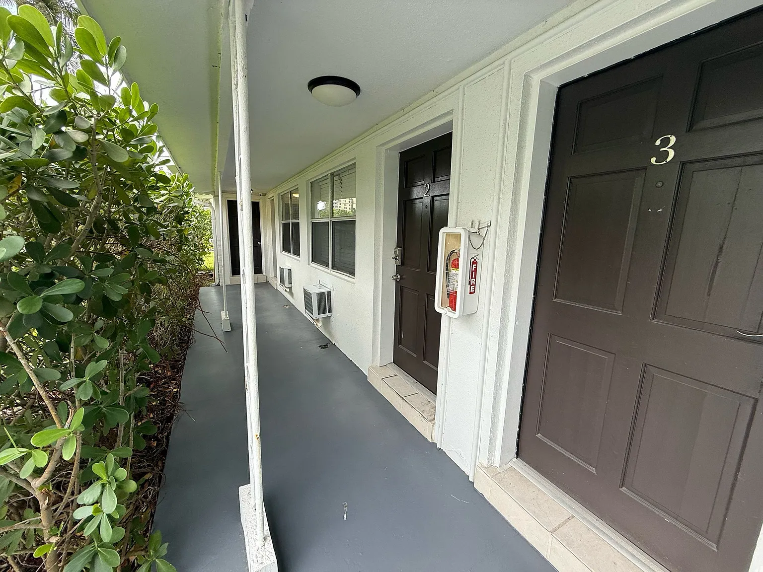 421 Sunset Drive — Photo 2