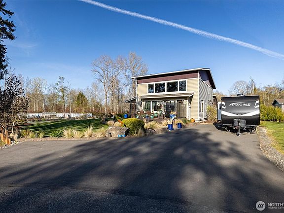 3rd image of 3224 Sunset Way