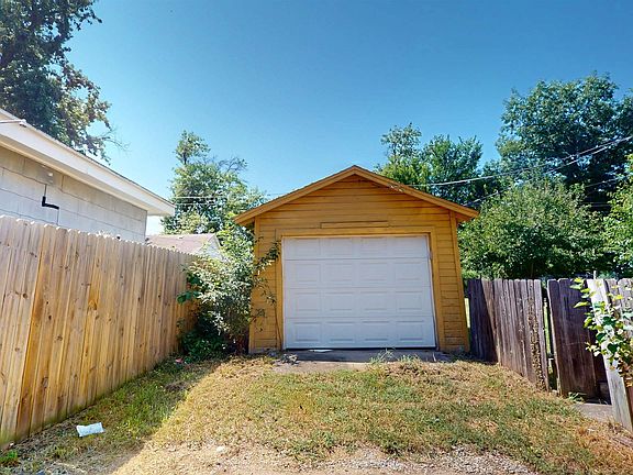 3rd image of 1831 SW Lane St