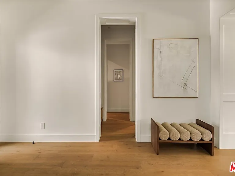 4261 Denny Ave — Photo 10