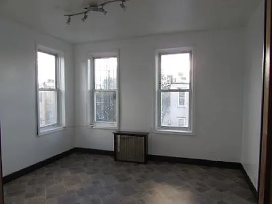 Rented by NY Metro Realty Group | media 32