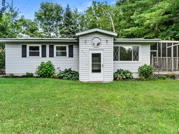 100 Cummings Ave, Pittsfield, MA 01201