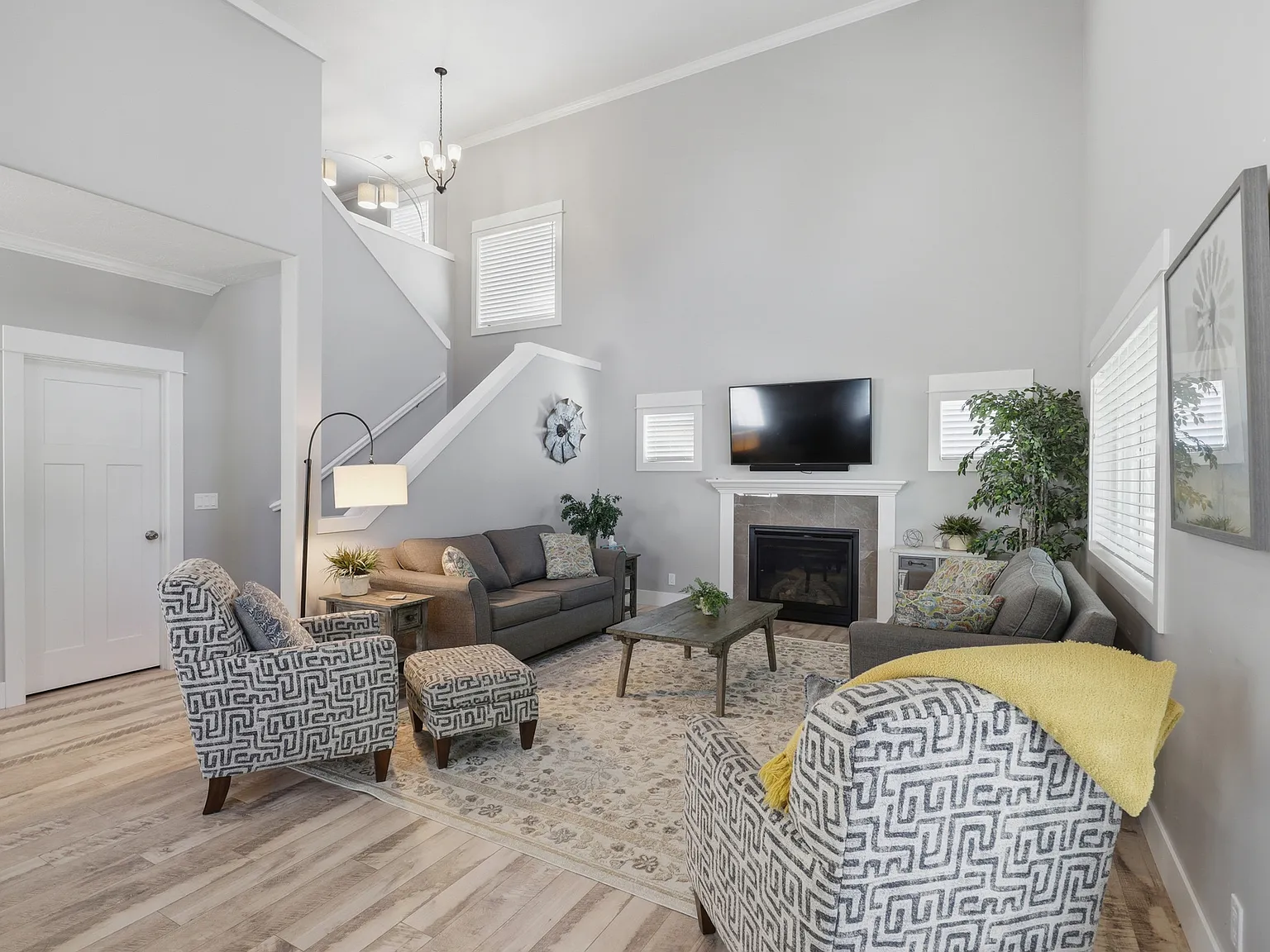 4 bed, 2.5 bath, 2419 sqft, $3,500 — Photo 3