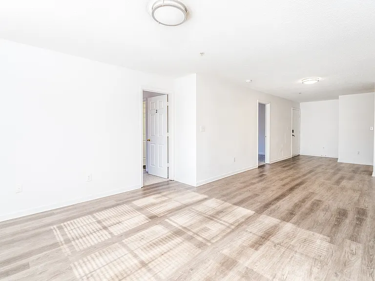 Reynolds Place Apartments — Photo 30