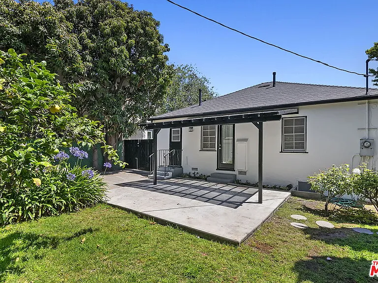 2519 S Bentley Ave — Photo 25