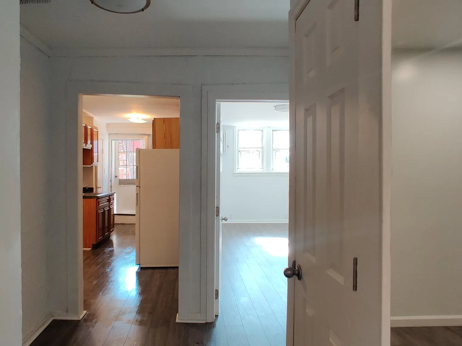 3 bed, 2.5 bath, 1300 sqft, $1,900 — Photo 2