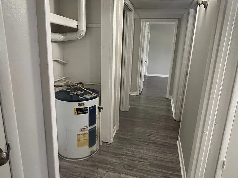 Blakely Place Apartments — Photo 32