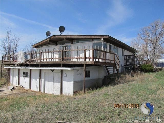A sunny deck off the back!