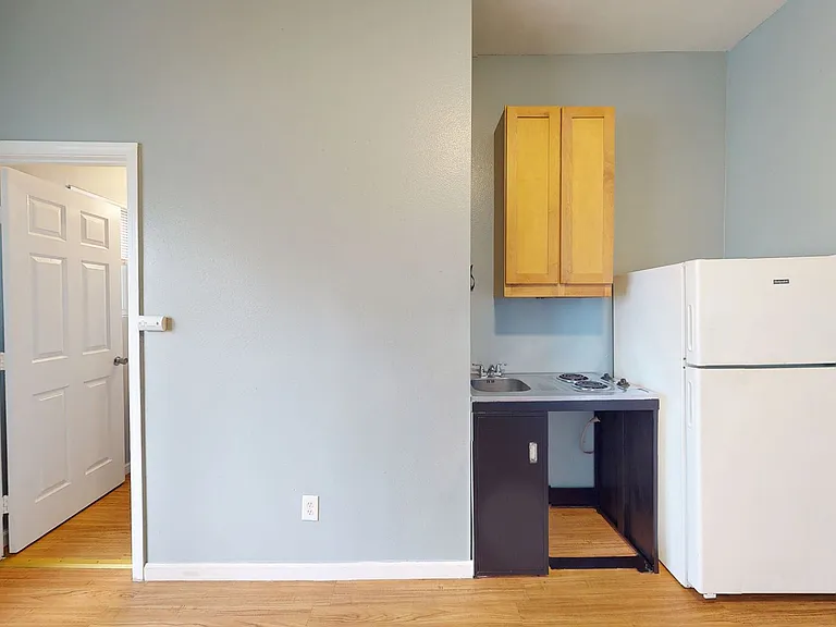1607 2nd Ave - Studios: ONE MONTH FREE RENT!! — Photo 9