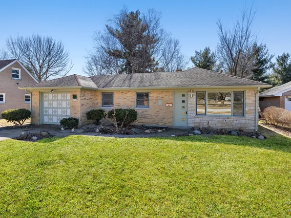479 Porter Ave, Crystal Lake, IL 60014