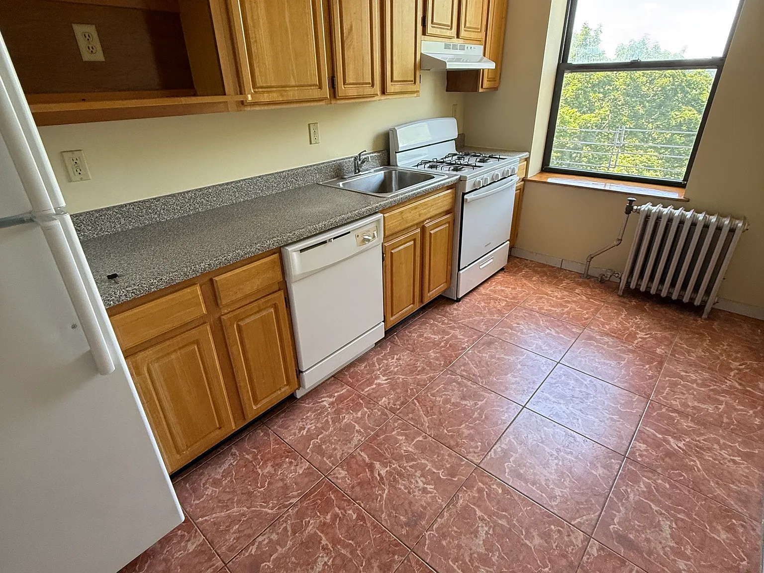 1 bed, $2,600 — Photo 2