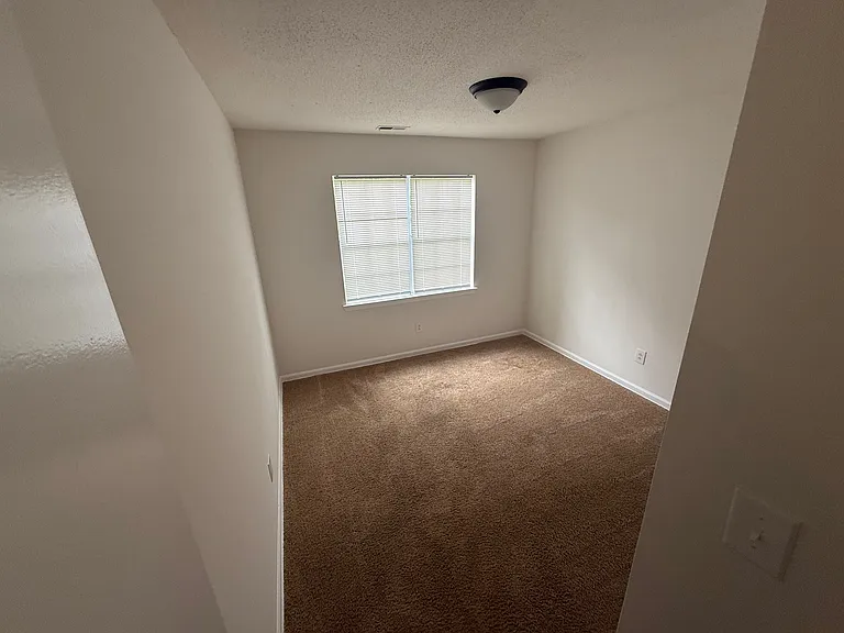 2720 Shoemaker St — Photo 9