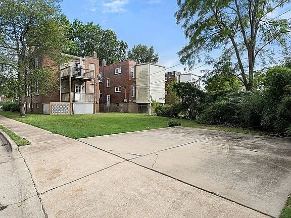 1335 Woodland Dr #1 — Photo 16