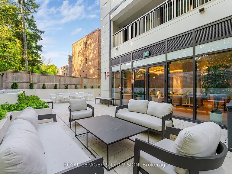 1 Strathgowan Ave #710 — Photo 25