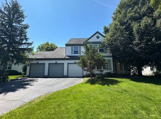 285 Shipland Dr, Crystal Lake, IL 60012