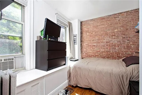 Rented by LJ Sloane Management | media 27