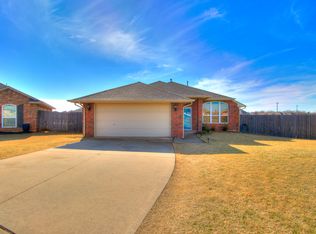 4117 Green Apple Dr, Moore, OK 73160